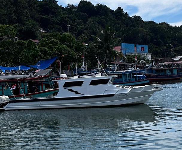 Nyanyian Hujan 10 passenger speedboat